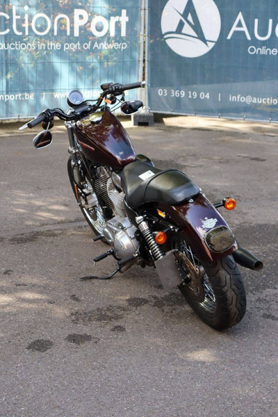 Harley-Davidson Sportster XL883 Super Low - دراجة بخارية: صور 4 Harley-Davidson Sportster XL883 Super Low - دراجة بخارية: صور 4