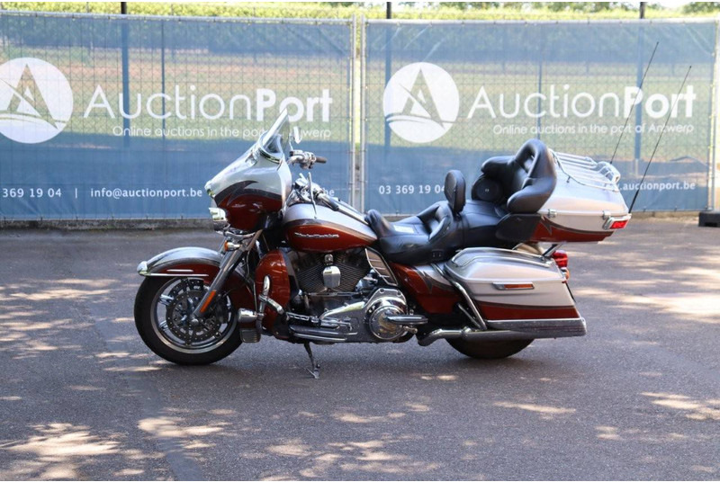 Harley-Davidson Ultra Classic CVO - دراجة بخارية: صور 1 Harley-Davidson Ultra Classic CVO - دراجة بخارية: صور 1