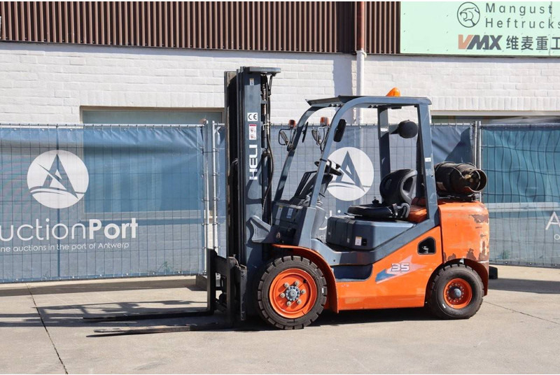 Heli CPYD 35 - رافعة شوكية تعمل بالغاز: صور 1 Heli CPYD 35 - رافعة شوكية تعمل بالغاز: صور 1