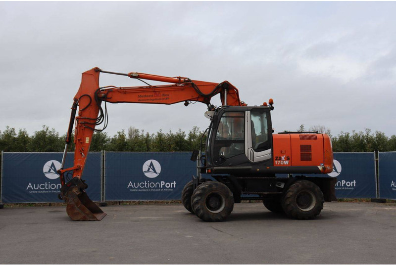 Hitachi ZX170W-3 - حفارة على عجلات: صور 1 Hitachi ZX170W-3 - حفارة على عجلات: صور 1