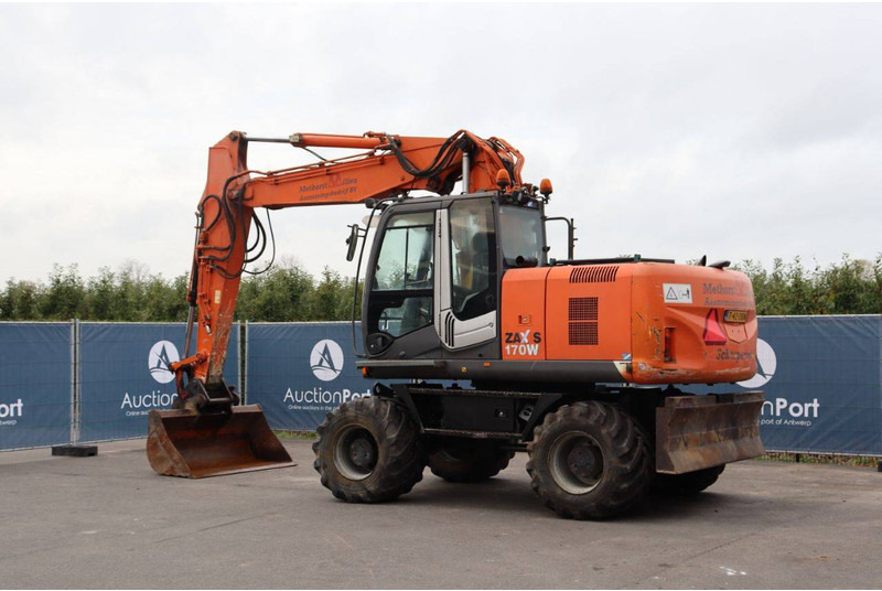 Hitachi ZX170W-3 - حفارة على عجلات: صور 4 Hitachi ZX170W-3 - حفارة على عجلات: صور 4