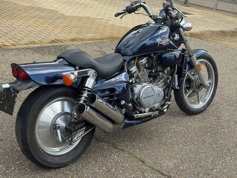 Honda Magna VF750C - دراجة بخارية: صور 2 Honda Magna VF750C - دراجة بخارية: صور 2