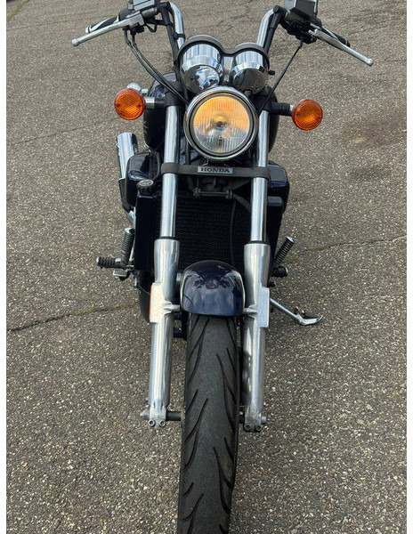 Honda Magna VF750C - دراجة بخارية: صور 3 Honda Magna VF750C - دراجة بخارية: صور 3