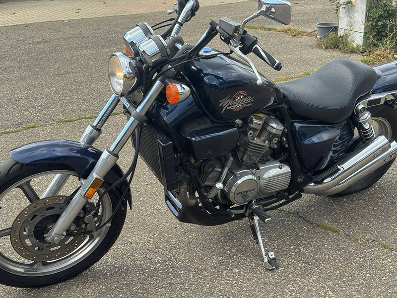 Honda Magna VF750C - دراجة بخارية: صور 1 Honda Magna VF750C - دراجة بخارية: صور 1