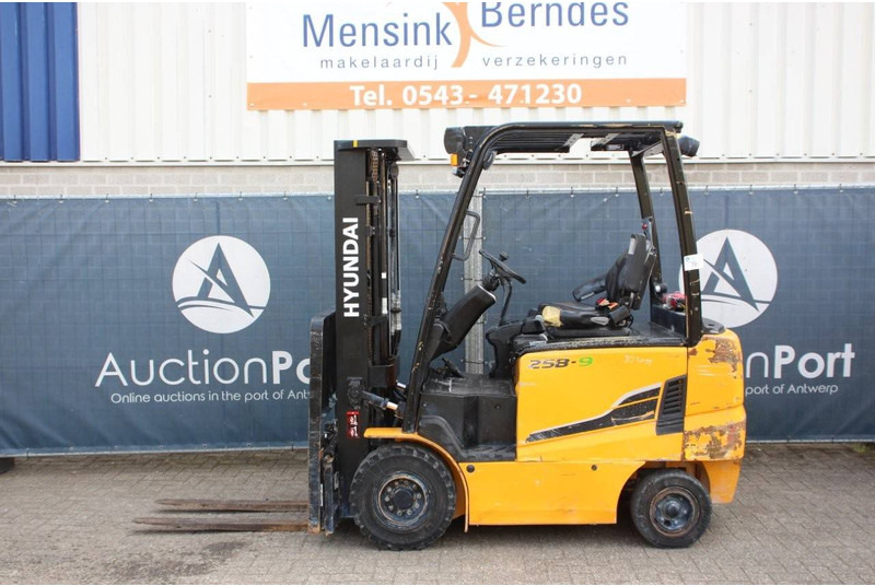 Hyundai 15B-9 - رافعة شوكية كهربائية: صور 2 Hyundai 15B-9 - رافعة شوكية كهربائية: صور 2