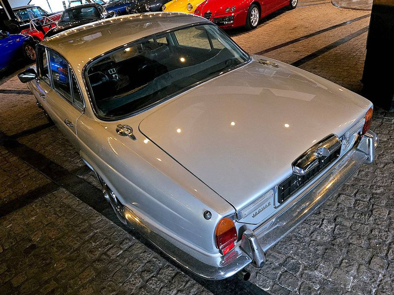 Jaguar XJ (series II) 4.2 Automatic - سيدان: صور 3 Jaguar XJ (series II) 4.2 Automatic - سيدان: صور 3