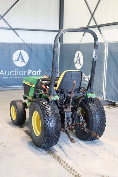 John Deere 4100 - جرار: صور 4 John Deere 4100 - جرار: صور 4