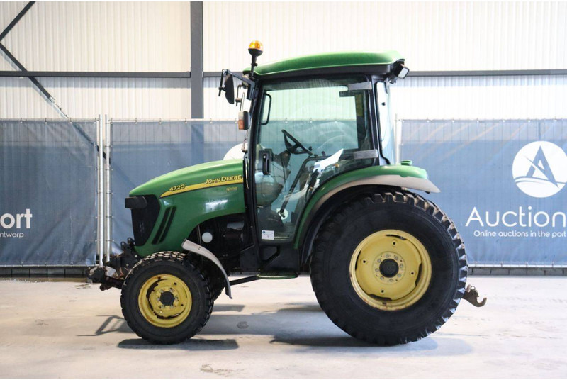 John Deere 4720 - جرار: صور 2 John Deere 4720 - جرار: صور 2