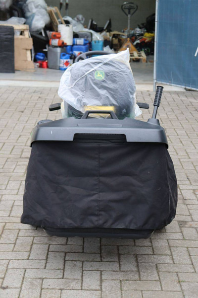 John Deere X350R - جزازة المروج: صور 5 John Deere X350R - جزازة المروج: صور 5