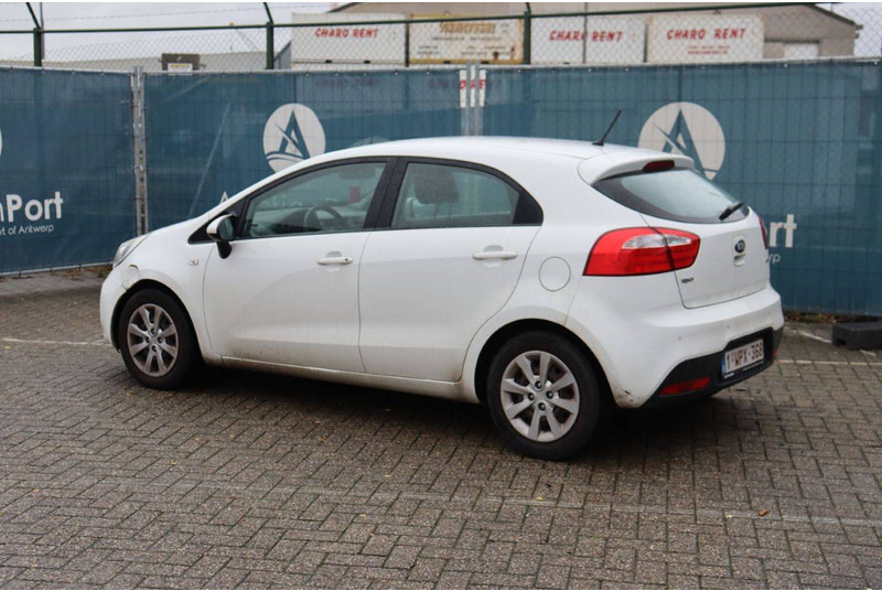 Kia New Rio - سيدان: صور 3 Kia New Rio - سيدان: صور 3