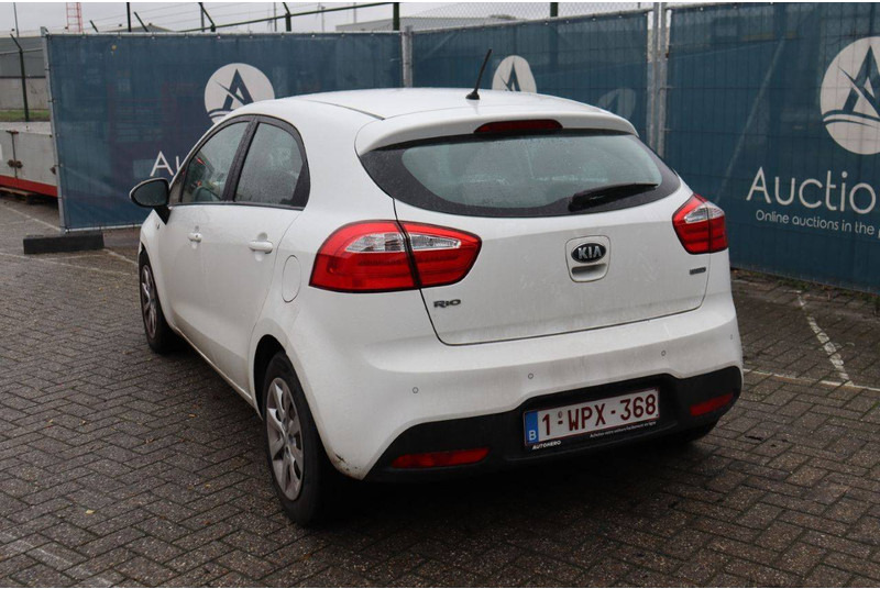 Kia New Rio - سيدان: صور 4 Kia New Rio - سيدان: صور 4