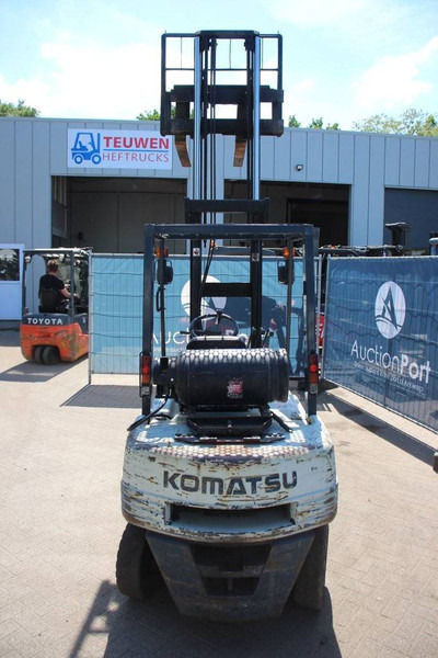 Komatsu FG25T-11E - رافعة شوكية تعمل بالغاز: صور 4 Komatsu FG25T-11E - رافعة شوكية تعمل بالغاز: صور 4