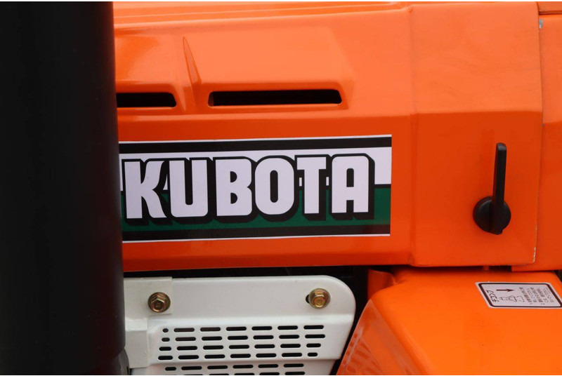 جرار Kubota B1502DT: صور 13