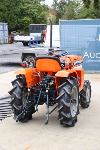 جرار Kubota B1502DT: صور 6