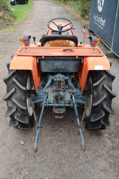 Kubota B1702-M - جرار: صور 5 Kubota B1702-M - جرار: صور 5