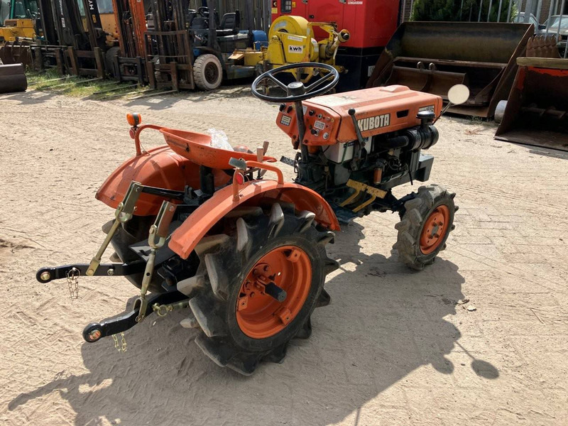 Kubota B5000 - جرار: صور 5 Kubota B5000 - جرار: صور 5