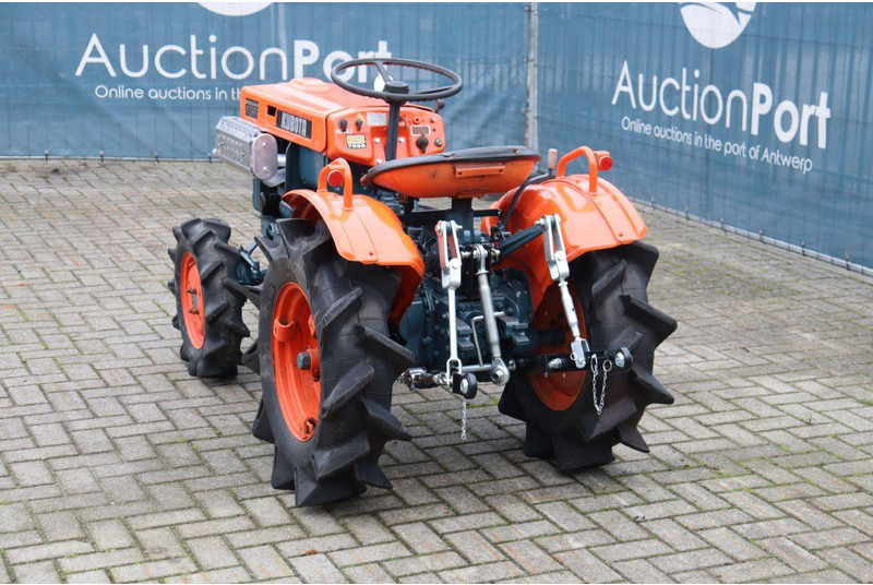 Kubota B7000 - جرار: صور 4 Kubota B7000 - جرار: صور 4