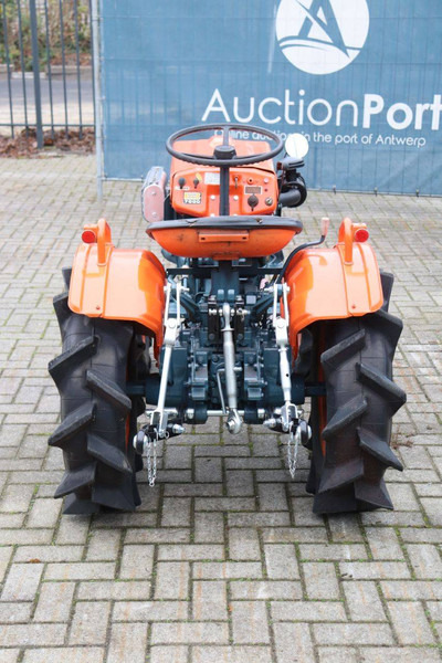 Kubota B7000 - جرار: صور 5 Kubota B7000 - جرار: صور 5