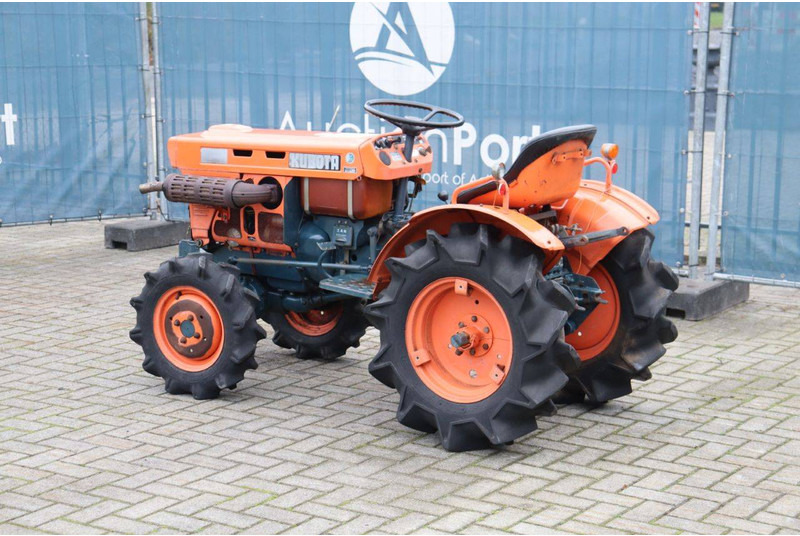 Kubota B7001 - جرار: صور 3 Kubota B7001 - جرار: صور 3
