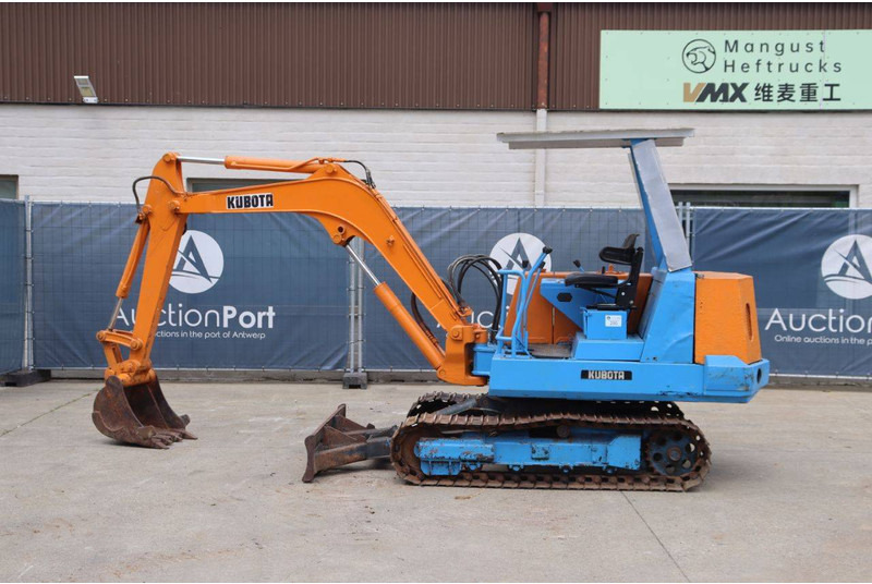 Kubota KH-033 - حفارة مصغرة: صور 2 Kubota KH-033 - حفارة مصغرة: صور 2