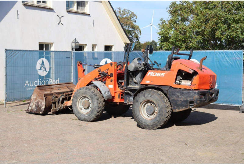 Kubota R065 - اللودر بعجل: صور 3 Kubota R065 - اللودر بعجل: صور 3