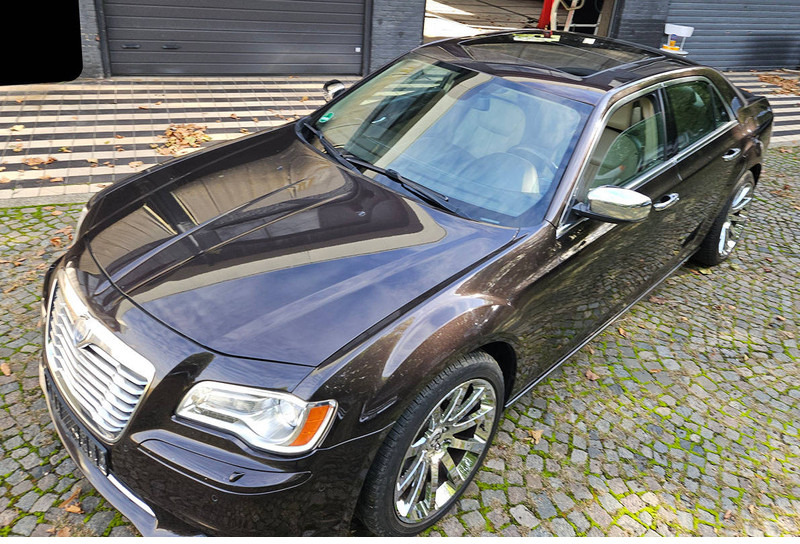 Lancia Thema (II) 3.0 V6 CRD - سيدان: صور 5 Lancia Thema (II) 3.0 V6 CRD - سيدان: صور 5