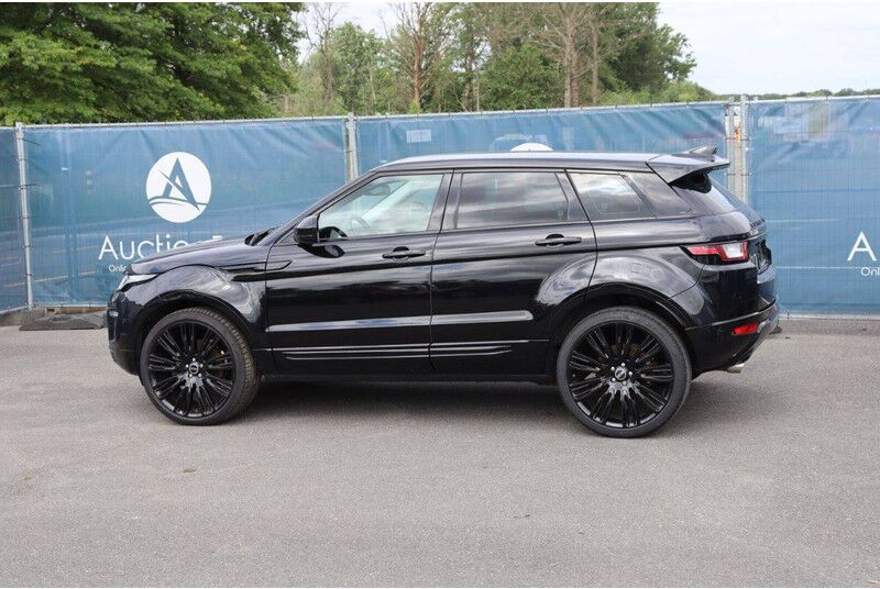 Land Rover Range Rover - سيارة دفع رباعي: صور 3 Land Rover Range Rover - سيارة دفع رباعي: صور 3