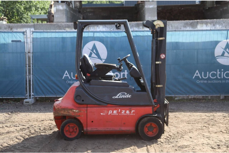 Linde E20P-02 - رافعة شوكية كهربائية: صور 2 Linde E20P-02 - رافعة شوكية كهربائية: صور 2