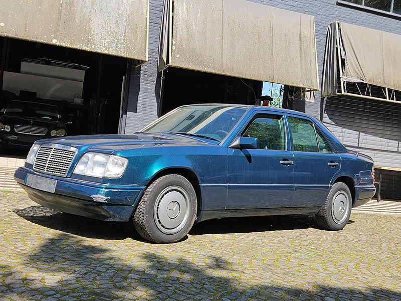 Mercedes-Benz E-Klasse 200D Automatic - سيارة: صور 2 Mercedes-Benz E-Klasse 200D Automatic - سيارة: صور 2