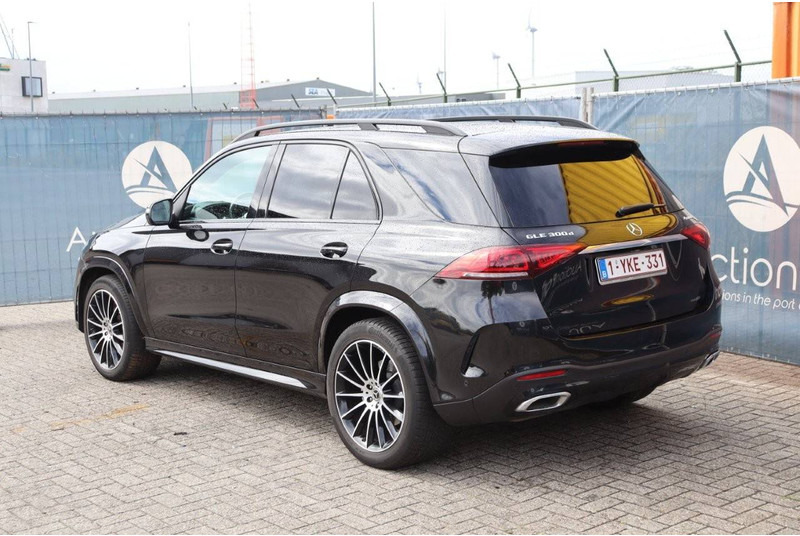 Mercedes-Benz GLE 300d - سيدان: صور 4 Mercedes-Benz GLE 300d - سيدان: صور 4