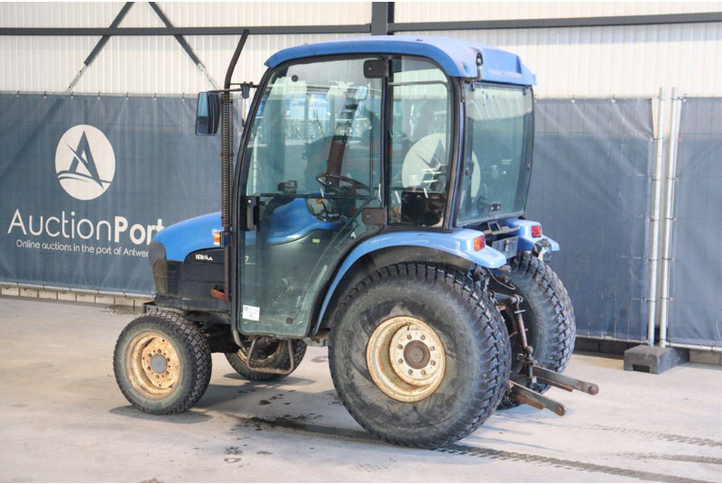 New Holland TC27D - جرار: صور 3 New Holland TC27D - جرار: صور 3