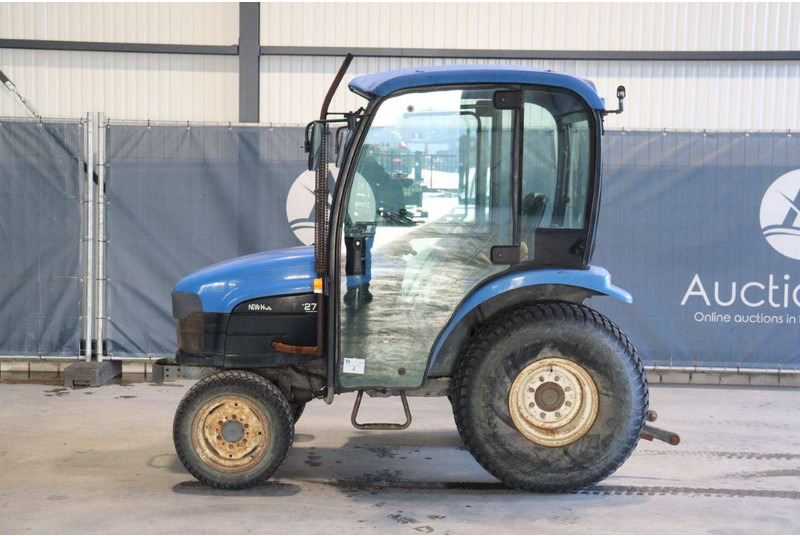 New Holland TC27D - جرار: صور 2 New Holland TC27D - جرار: صور 2