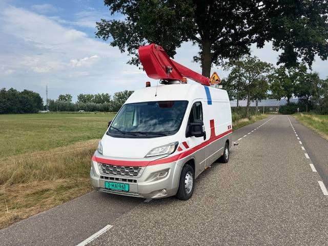 Peugeot Boxer 2.2HDI - مصاعد الازدهار محمولة على شاحنة: صور 1 Peugeot Boxer 2.2HDI - مصاعد الازدهار محمولة على شاحنة: صور 1