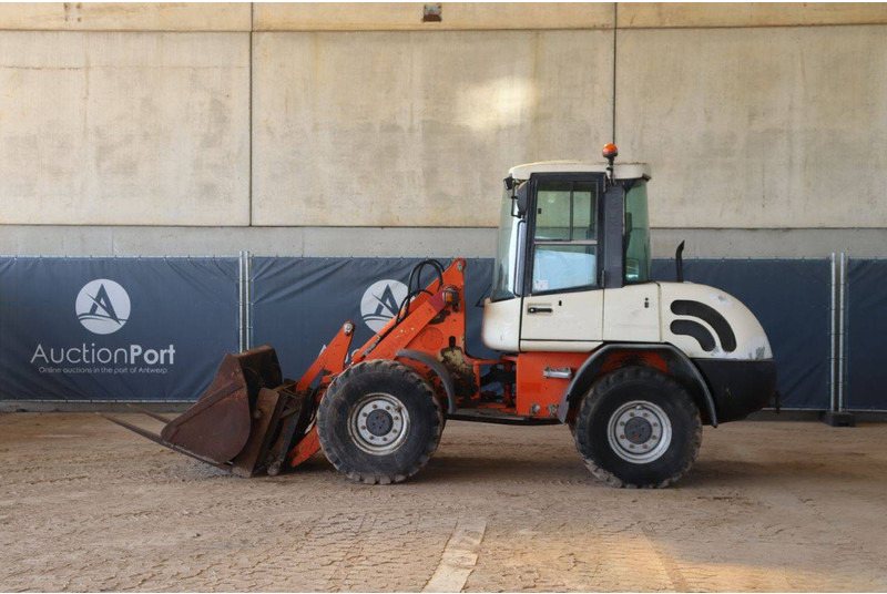 Schaeff SKL834 - اللودر بعجل: صور 2 Schaeff SKL834 - اللودر بعجل: صور 2