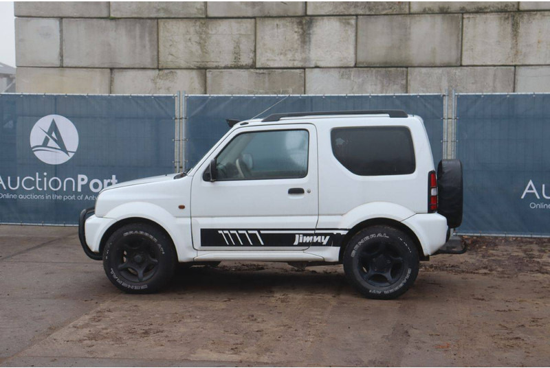 Suzuki Jimny - سيارة دفع رباعي: صور 3 Suzuki Jimny - سيارة دفع رباعي: صور 3