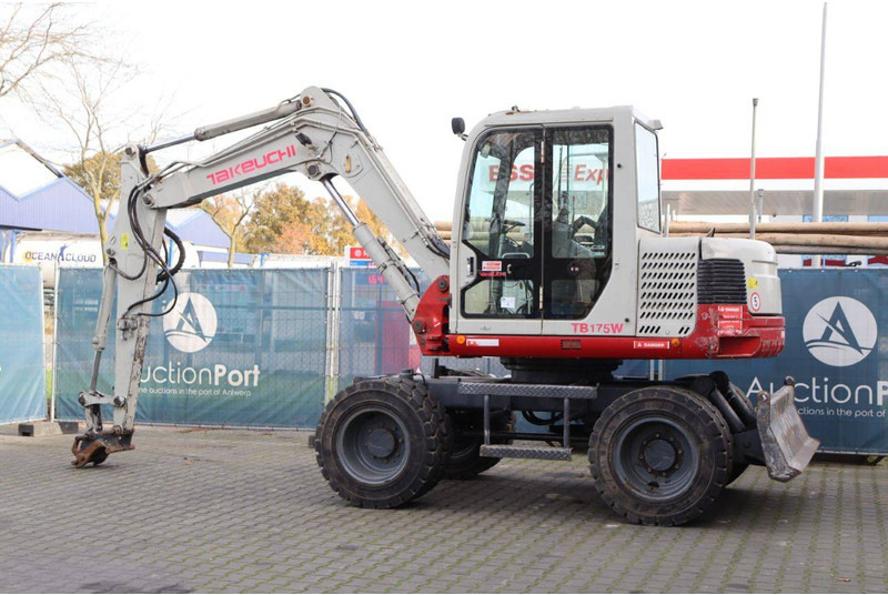 Takeuchi TB175W - حفارة على عجلات: صور 3 Takeuchi TB175W - حفارة على عجلات: صور 3