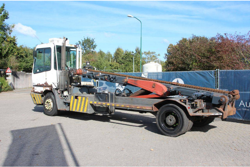 Terberg YT222 - جرارات صالات المطارات: صور 3 Terberg YT222 - جرارات صالات المطارات: صور 3