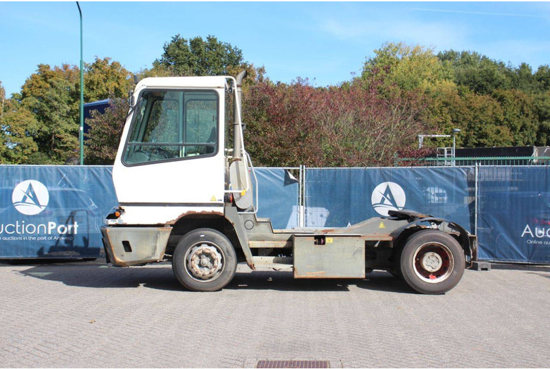 Terberg YT222 - جرارات صالات المطارات: صور 2 Terberg YT222 - جرارات صالات المطارات: صور 2