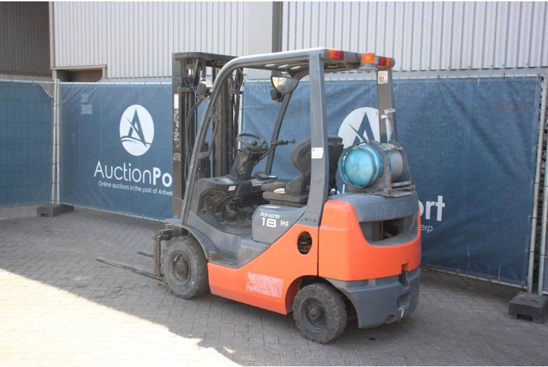 Toyota 02-8FGF18 - رافعة شوكية تعمل بالغاز: صور 3 Toyota 02-8FGF18 - رافعة شوكية تعمل بالغاز: صور 3