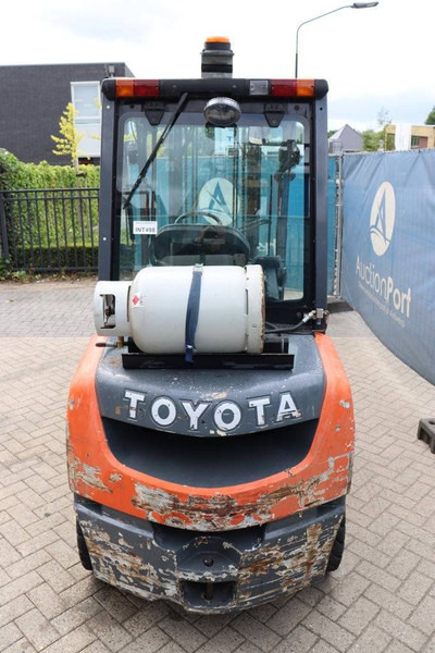 Toyota 02-8FGF30 - رافعة شوكية تعمل بالغاز: صور 5 Toyota 02-8FGF30 - رافعة شوكية تعمل بالغاز: صور 5