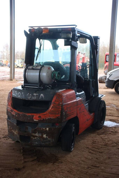 Toyota 06686GF30 - رافعة شوكية تعمل بالغاز: صور 5 Toyota 06686GF30 - رافعة شوكية تعمل بالغاز: صور 5