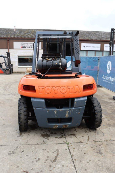 Toyota 5FG60 - رافعة شوكية تعمل بالغاز: صور 5 Toyota 5FG60 - رافعة شوكية تعمل بالغاز: صور 5