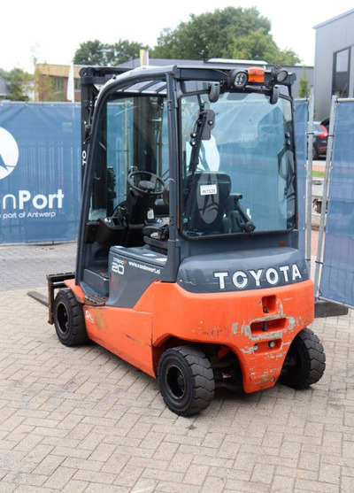 Toyota 8FBM20T - رافعة شوكية كهربائية: صور 4 Toyota 8FBM20T - رافعة شوكية كهربائية: صور 4