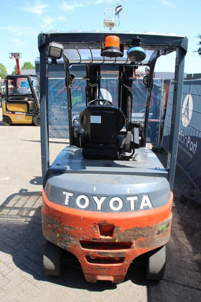 Toyota 8FBNT30 - رافعة شوكية كهربائية: صور 4 Toyota 8FBNT30 - رافعة شوكية كهربائية: صور 4
