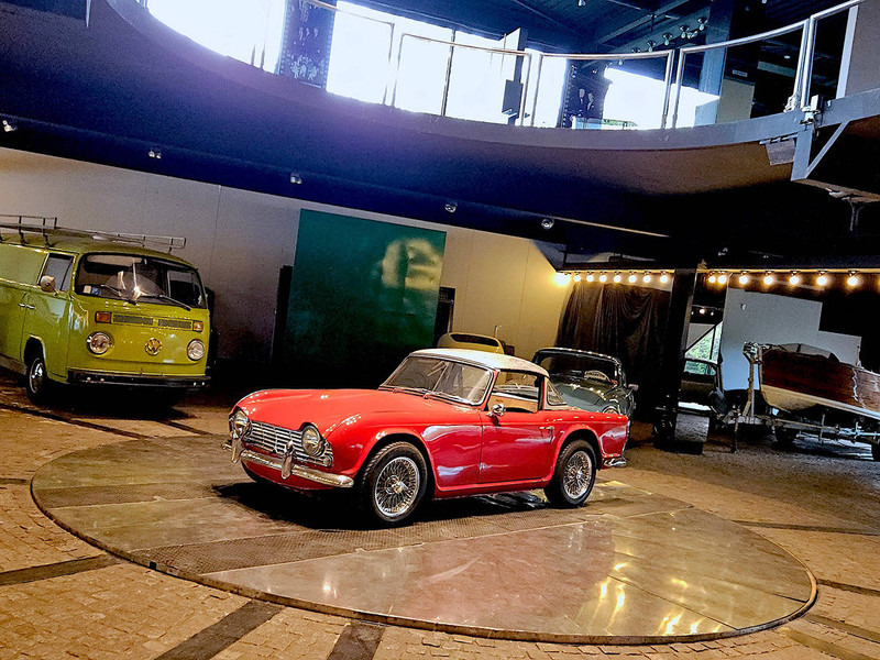 Triumph TR4 'Surrey Top' - سيدان: صور 2 Triumph TR4 'Surrey Top' - سيدان: صور 2