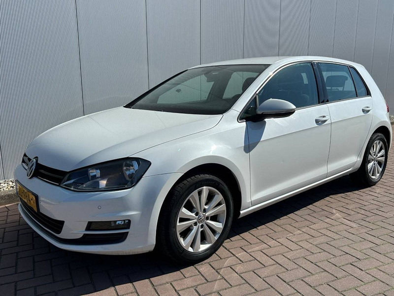 Volkswagen Golf - سيارة: صور 1 Volkswagen Golf - سيارة: صور 1