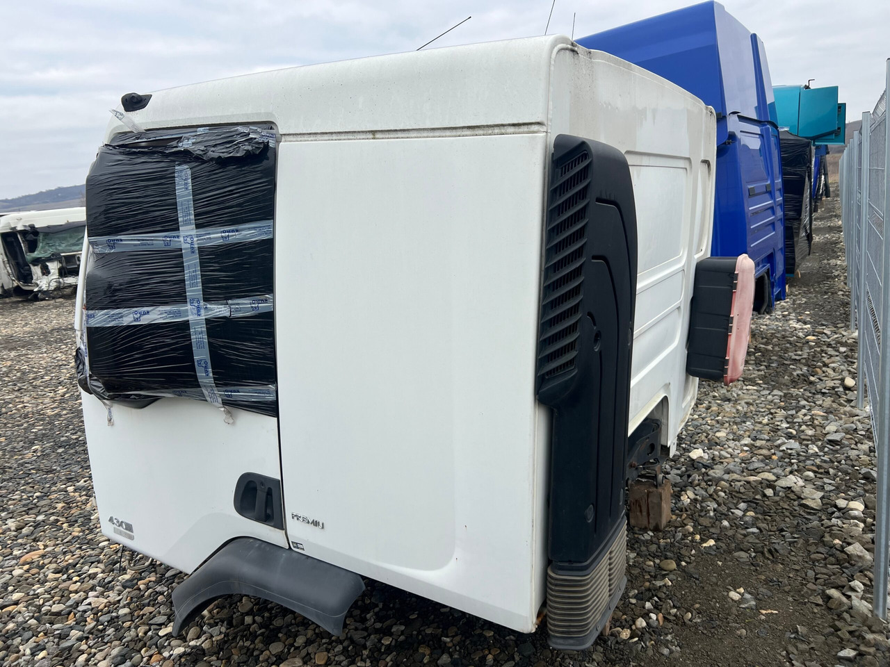 CABINA RENAULT PREMIUM SLEEPER CAB L2H1 - الكبائن - شاحنة: صور 4 CABINA RENAULT PREMIUM SLEEPER CAB L2H1 - الكبائن - شاحنة: صور 4