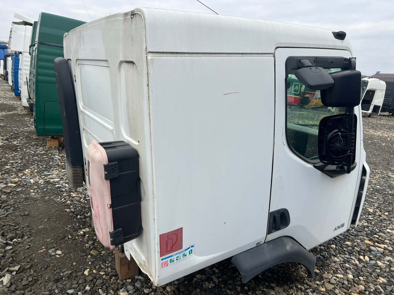 CABINA RENAULT PREMIUM SLEEPER CAB L2H1 - الكبائن - شاحنة: صور 5 CABINA RENAULT PREMIUM SLEEPER CAB L2H1 - الكبائن - شاحنة: صور 5