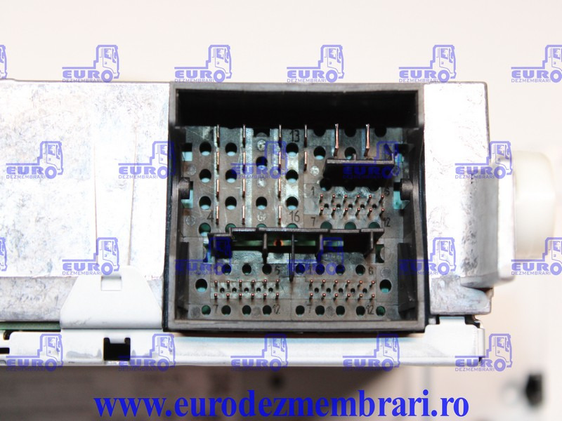 ELEMENT BORD UNITATE MULTIMEDIA AUS SCANIA SUPER 2906950, 2819280 - لوحة القيادة - شاحنة: صور 4 ELEMENT BORD UNITATE MULTIMEDIA AUS SCANIA SUPER 2906950, 2819280 - لوحة القيادة - شاحنة: صور 4