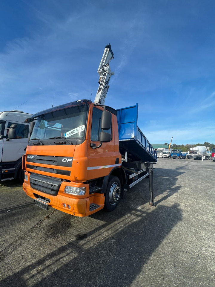 CAMION GRUA Y CAJA BASCULANTE DAF 65.250 - قلابات, شاحنة كرين: صور 1 CAMION GRUA Y CAJA BASCULANTE DAF 65.250 - قلابات, شاحنة كرين: صور 1